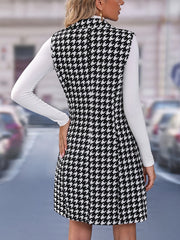 Chic and Comfortable Houndstooth Pattern Long Vest, Polyester Knit Fabric, Lapel Collar, Sleeveless Design for All Seasons