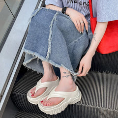 Women's High-End Summer Flip-Flops New Thick Bottom Soft Dung Sense Non-Slip Elevated Outer Wear Cute Style for Beach EVA PU